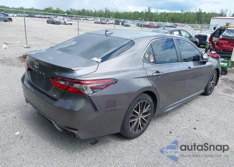 2021 Toyota Camry Se z USA, uszkodzony, nr VIN 4T1T11AK8MU483666